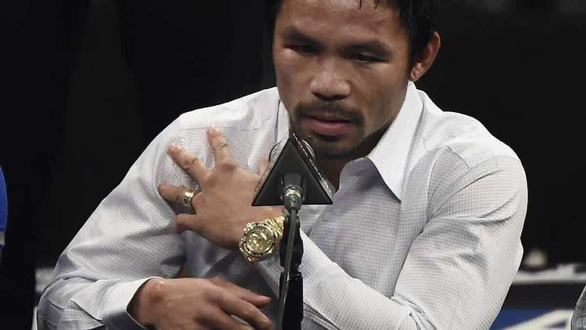 Manny Pacquiao injured shoulder