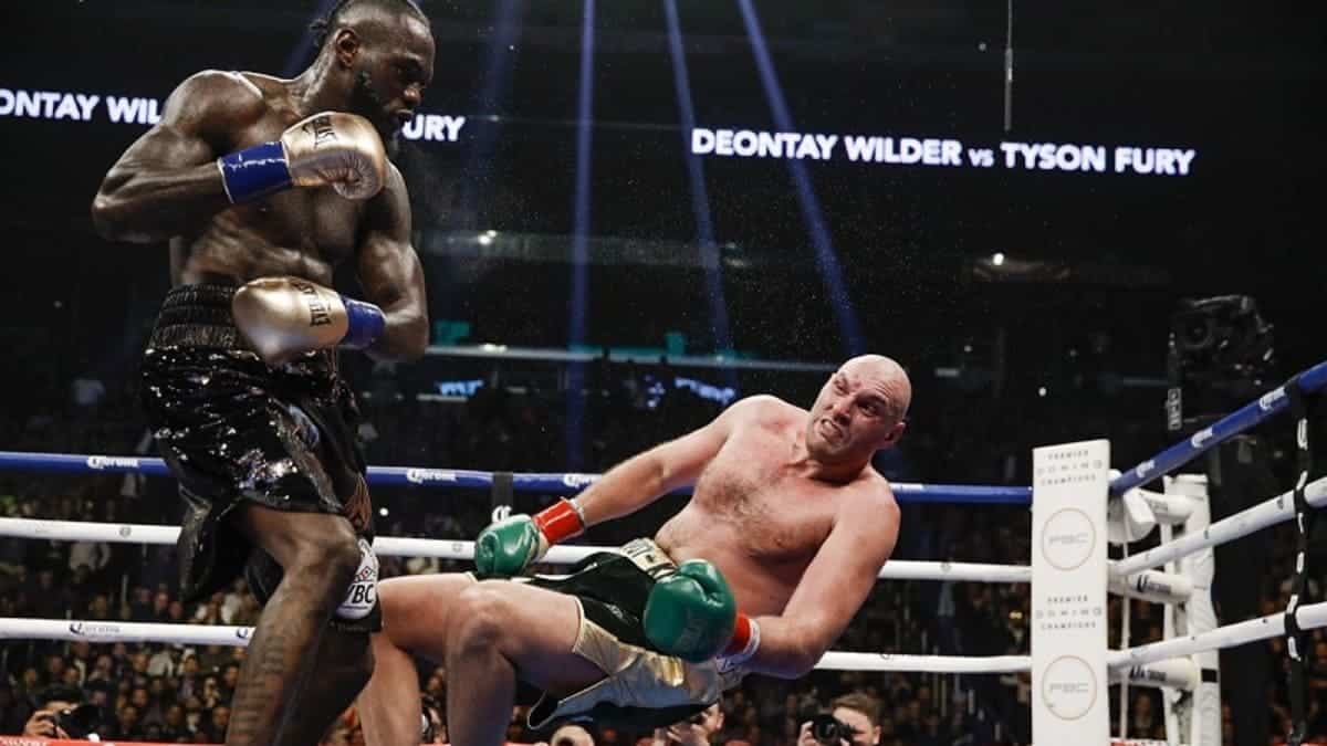 Deontay Wilder knocks downn Tyson Fury