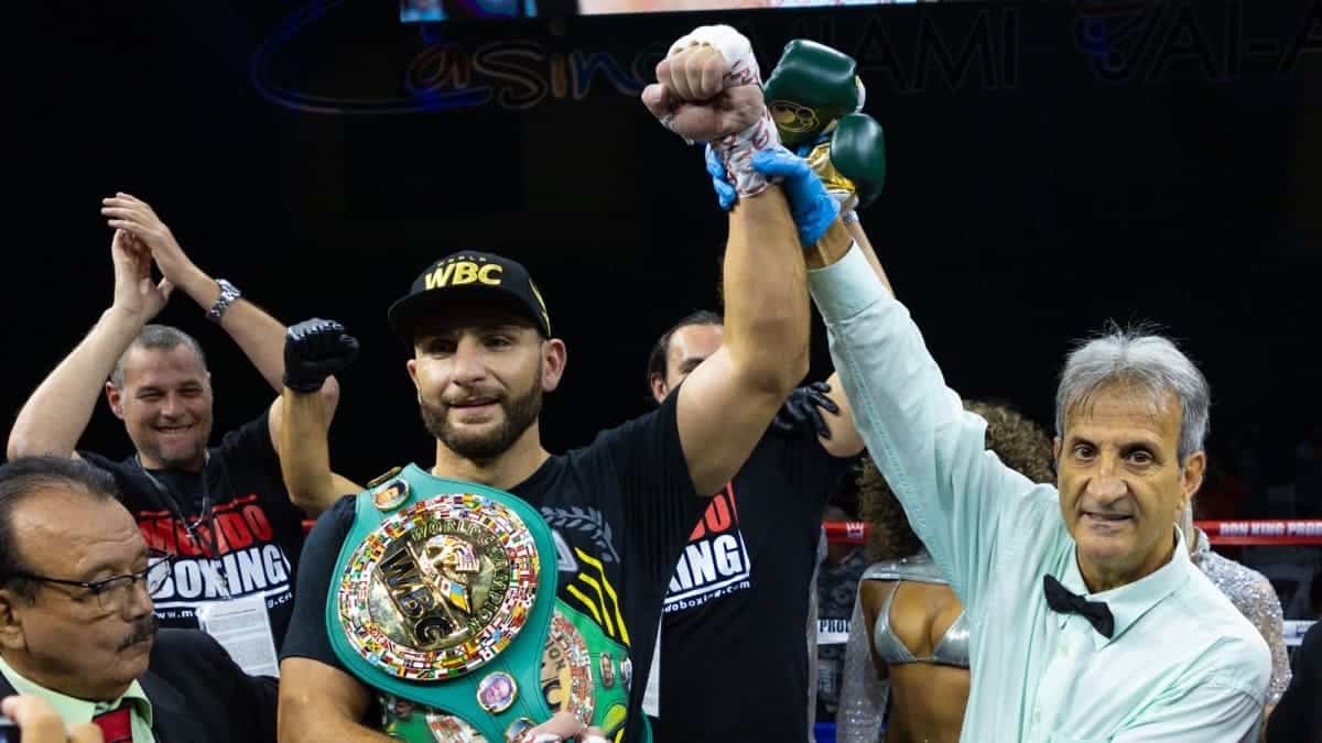 Noel Mikaelian WBC title