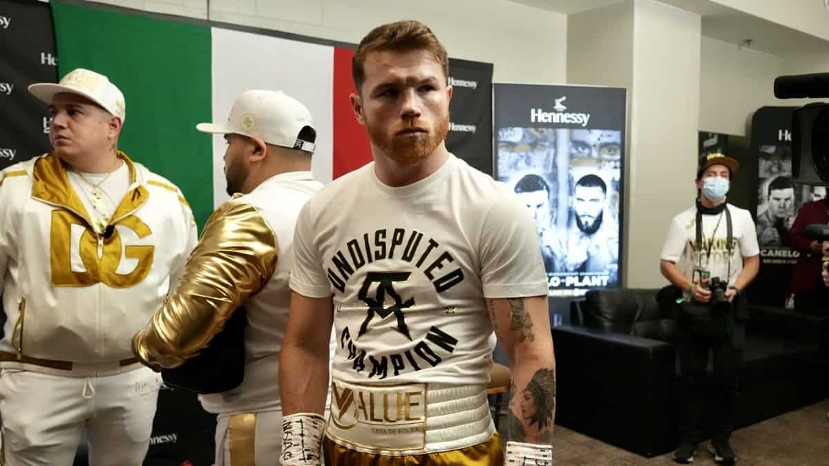 Canelo in the dressing room