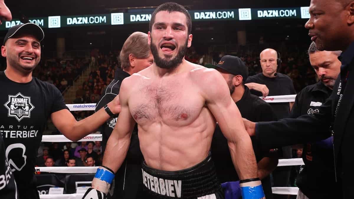 Artur Beterbiev beats up heavyweights