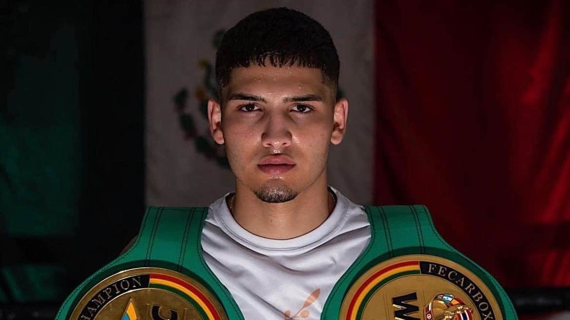 Sampson Boxing signs undefeated Bryan Acosta