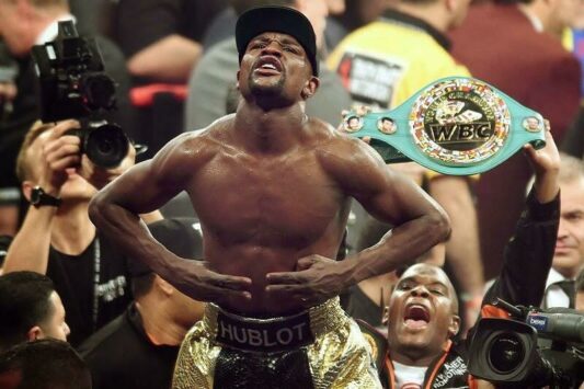 Floyd Mayweather beats Manny Pacquiao in Las Vegas